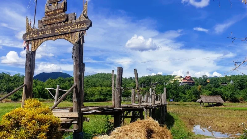 Su Tong Pae Bamboo Bridge