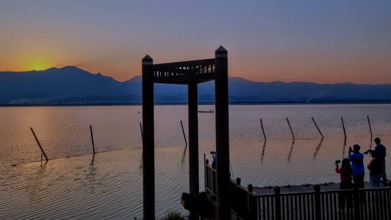 Sunset at Phayao Lake