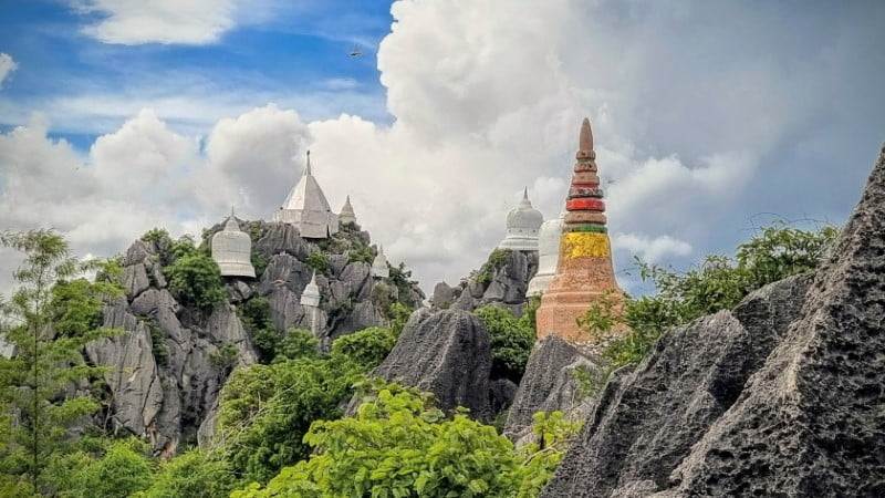 The hidden sky pagodas of Chaloem Phra Kiat