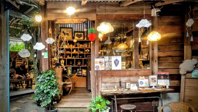 Artist's shop at Baan Kang Wat