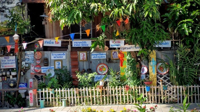 Decorated house at Mae Kha Canal