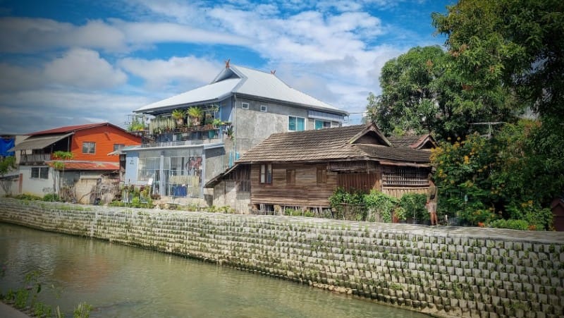 Houses along Mae Kha Canal